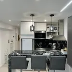 Luxury Piscis בנאלמדנה