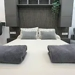 Luxury Piscis דירה *